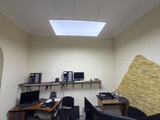 Здається офіс  в центрі міста є паркінг Чернівці