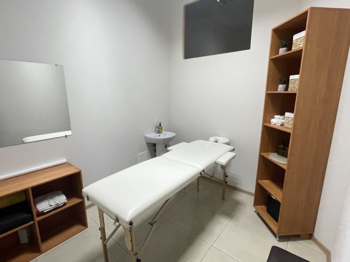 Кабінет на Перемозі погодинно/поденно для масажу, косметолога, ЛМ, ПМ - фото 1