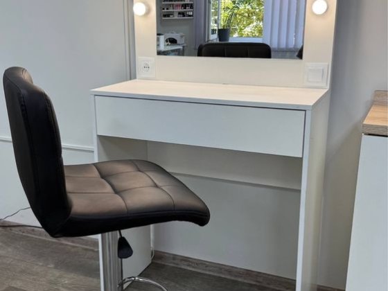 Здається в аренду стіл для бровіста, візажиста Чернівці