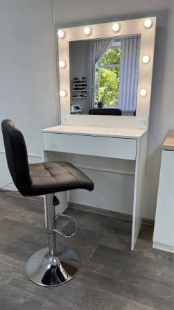 Здається в аренду стіл для бровіста, візажиста - фото 1