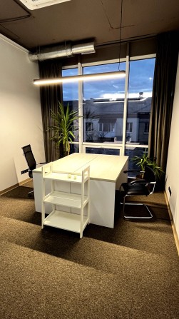 офіс 17 кв м на Дружби Народів 700 уе - фото 1