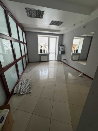 Окремий кабінет 16м2 в комерційному приміщенні по вул. Лялі Ратушної - фото 1