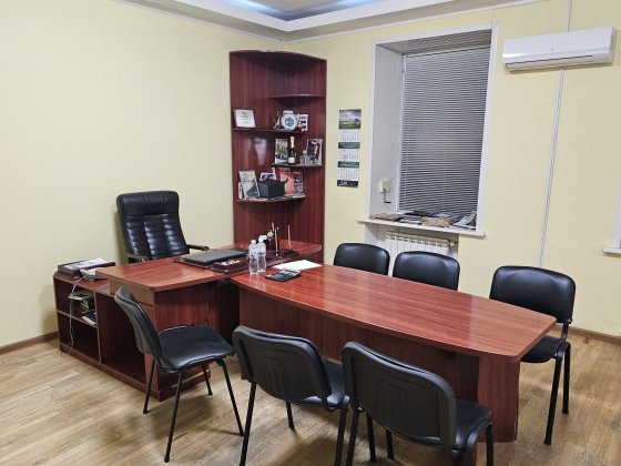 Сдам офис 187м с ремонтом и инд.отоплением на пл.Соборной, 1 Дніпро