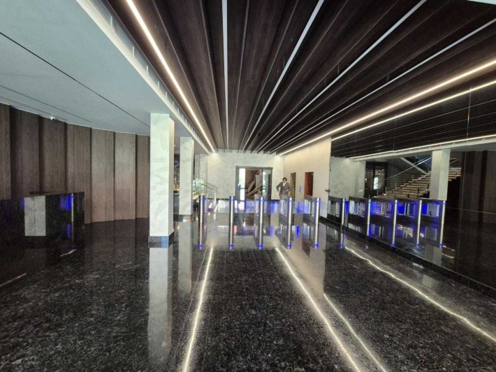 Офіс біля Цирку / Центр / Беремо всіх / 700м2 / меблі під орендаря!! - фото 1