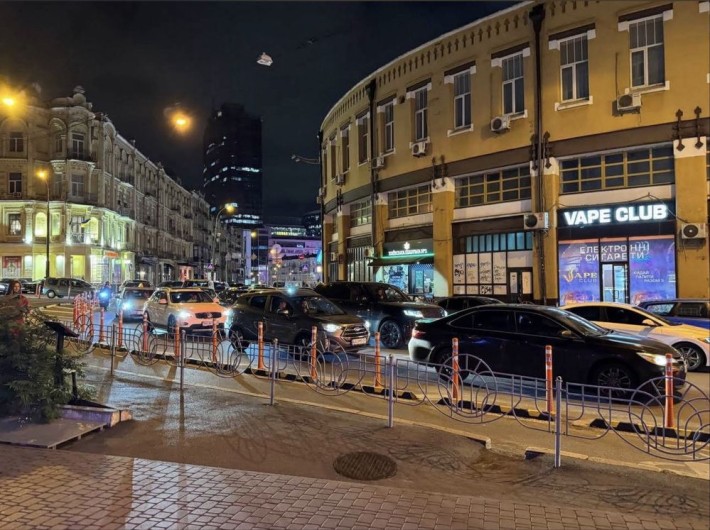 ФАСАД Бесарабський ринок оренда 38м2 СУПЕР ТРАФІК Печерськ - фото 1