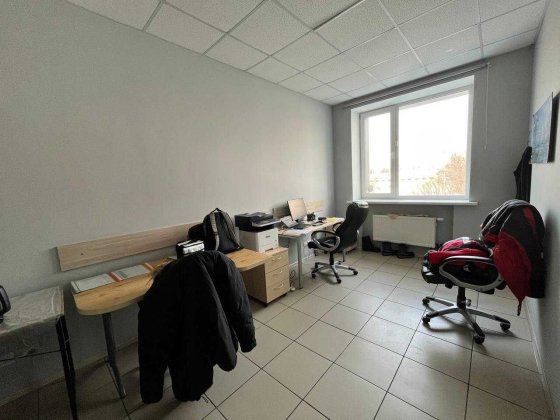 Оренда офісу 18 м2, біля метро Бориспільська, ГЕНЕРАТОР,світло є, Київ Киев