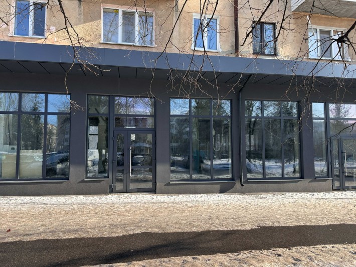 Оренда фасадної торгової площі пр-т Космонавтів - фото 1