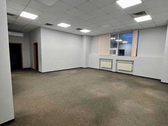 Офіс в БЦ на Подолі, 130 кв.м., 4 кабінети, міні-кухня, генератор Киев