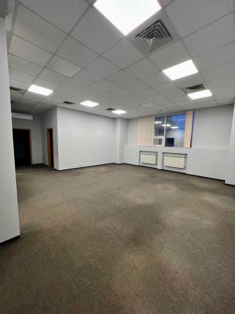 Офіс в БЦ на Подолі, 130 кв.м., 4 кабінети, міні-кухня, генератор - фото 1