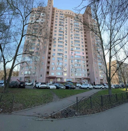 Оренда фасадного магазину 150 кв.м. на пр. Л. Курбаса 7-А. - фото 1