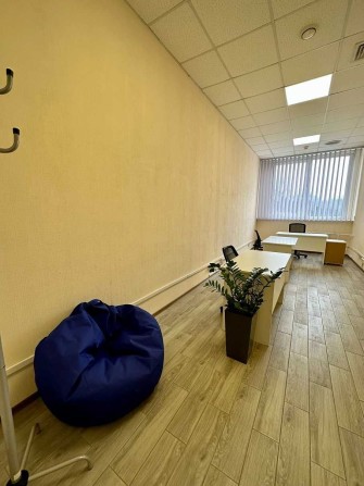 Офіс в БЦ, з меблями 27 м.кв., метро Дорогожичі, власник - фото 1