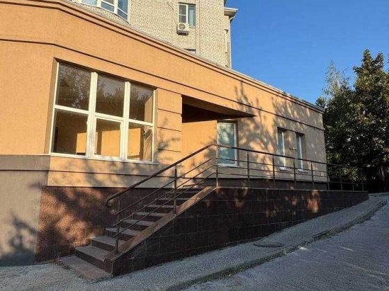 Здам комерційне приміщення в оренду вул. Космична 9, 400 кв.м. Дніпро