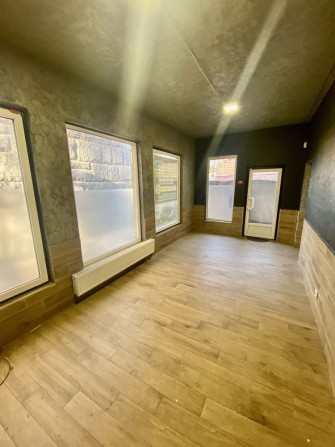 Сдам помещение под Магазин Салон Кофейню Шаурму Центр Карла Маркса - фото 1