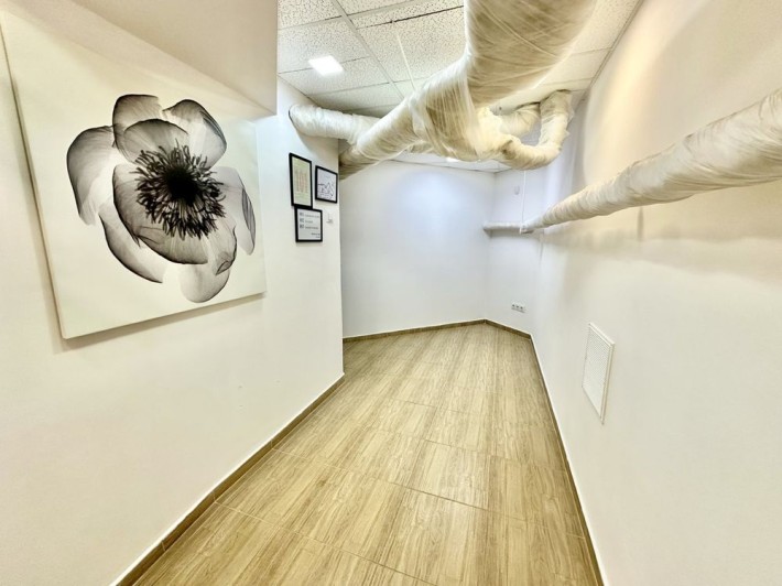 кабінет 11м2 з мокрою точкою офіс косметолог приміщення Лівобережна - фото 1