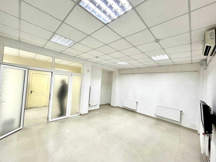 Оренда комерційного приміщення. 2 кабінети, 69 квадратів. Центр міста - фото 1