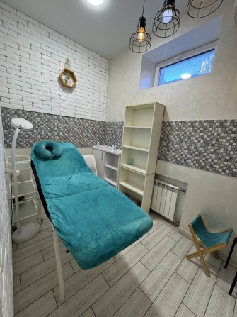 Оренда окремого невеликого кабінету з кушеткою косметологу, бровісту - фото 1