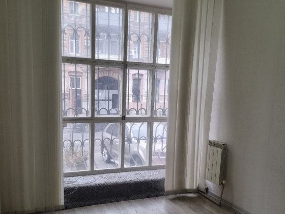 Сдам офис  салон  в центре  ул.Староказацкая  Воскресенская  24м2 Дніпро