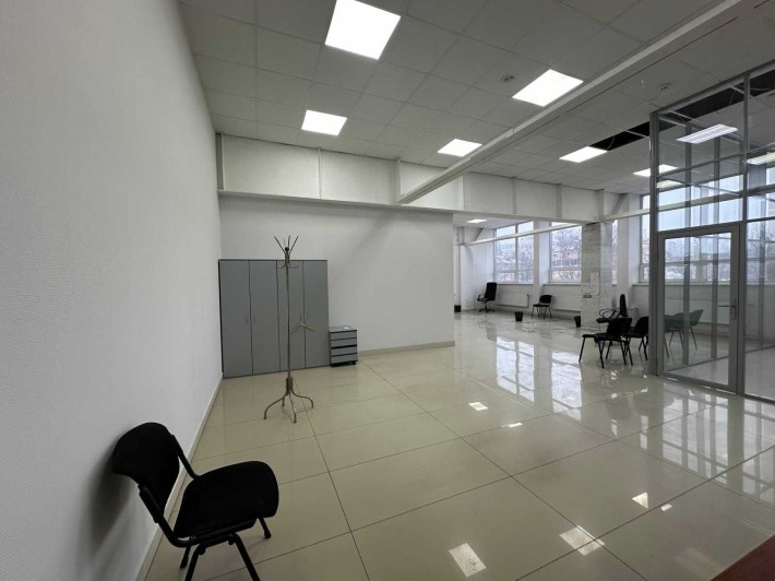 Оренда офису 135м, біля метро Берестейска, в БЦ "Гелиос", з г-ратором - фото 1