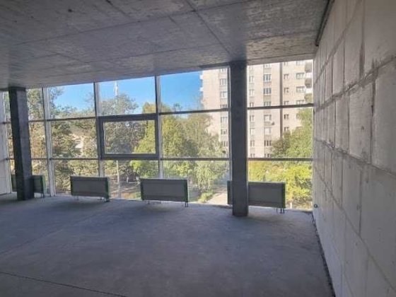 Оренда фасадного офісного приміщення в БЦ Авіла. Центр Панорамні вікна