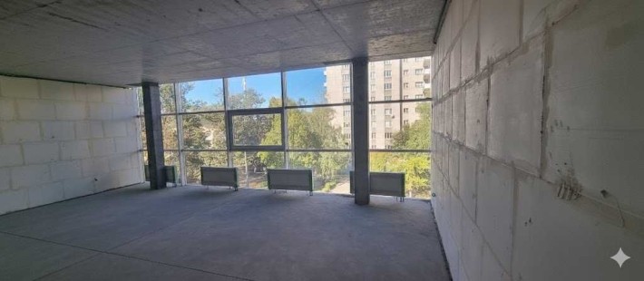 Оренда фасадного офісного приміщення в БЦ Авіла. Центр Панорамні вікна - фото 1