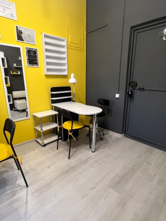 Місце для майстра манікюру оренда - фото 1