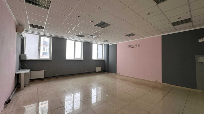 Оренда приміщення вільного призначення 65м поруч з ринком Урожай - фото 1