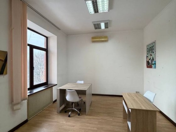 Аренда 18 кв.м.  уютного офиса в центре города мебель, кондиционер Днепр