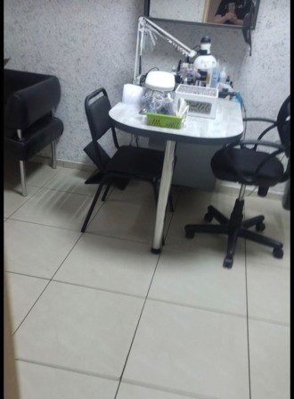 Аденда місця для мастера манікюру та педикюру - фото 1