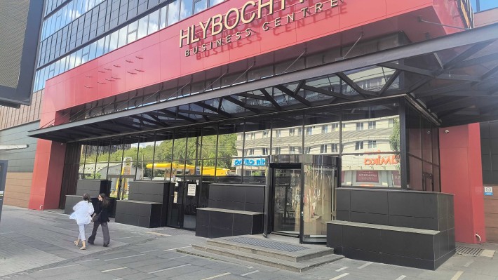 Торговельно-офісний центр HLYBOCHYTSKY, вулиця Глибочицька, 44 - фото 1