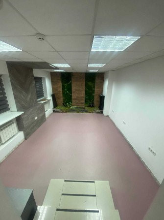 Здам приміщення в центрі міста, 260м.кв., 1й поверх + цоколь - фото 1