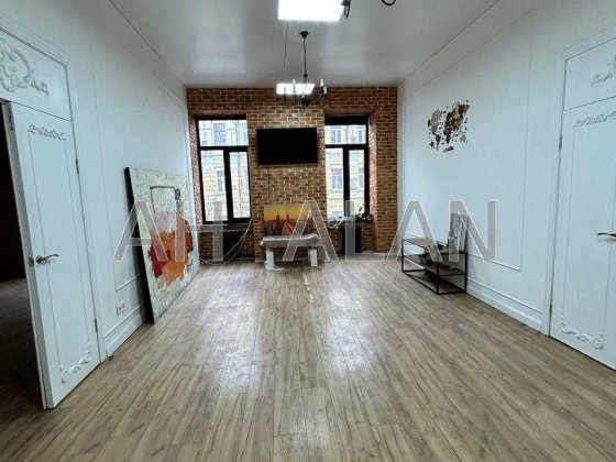 Оренда офісу по вулиці Пушкінська 10. Центр. Театральна Киев