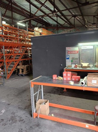 Сдается помещение под склад 330 кв пр. берег - фото 1