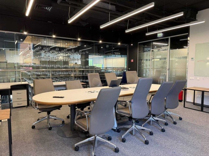 Без %! Оренда сучасного офісу в БЦ м. Олімпійська (700 кв.м.) - фото 1