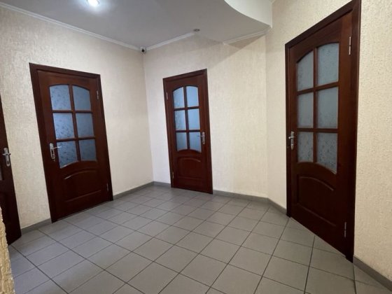 Оренда унівельного приміщення для школи, офіса, лікарні в Центрі міста