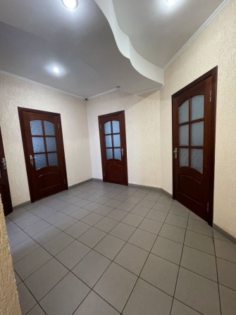 Оренда унівельного приміщення для школи, офіса, лікарні в Центрі міста - фото 1