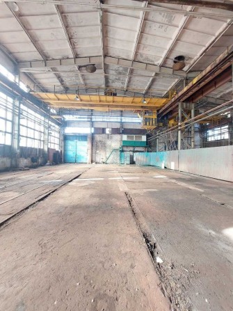 Сдам производственное помещение 550м2.Мостовой кран 5т. Правый берег. - фото 1