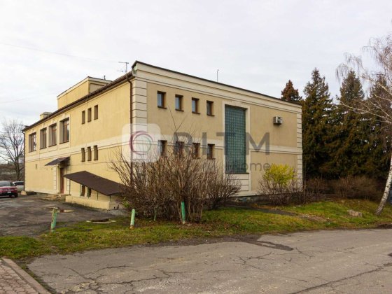 Оренда фасадного приміщення під медичний центр, Львів. Без комісії.