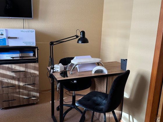 Оренда. Робоче місце майстру манікюру.