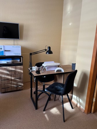 Оренда. Робоче місце майстру манікюру. - фото 1