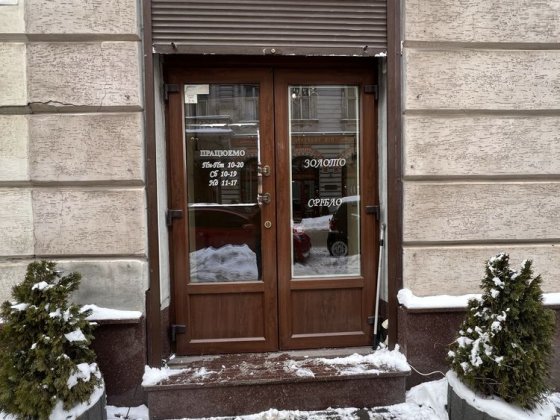 Оренда фасадного приміщення кут Пр. Свободи Коперника центр міста