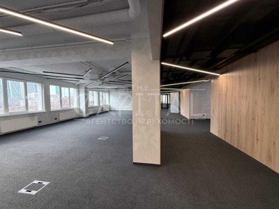 ТОП Локація! Універмаг Україна! Золотоустівська / 700 м2/КЦ + Київ