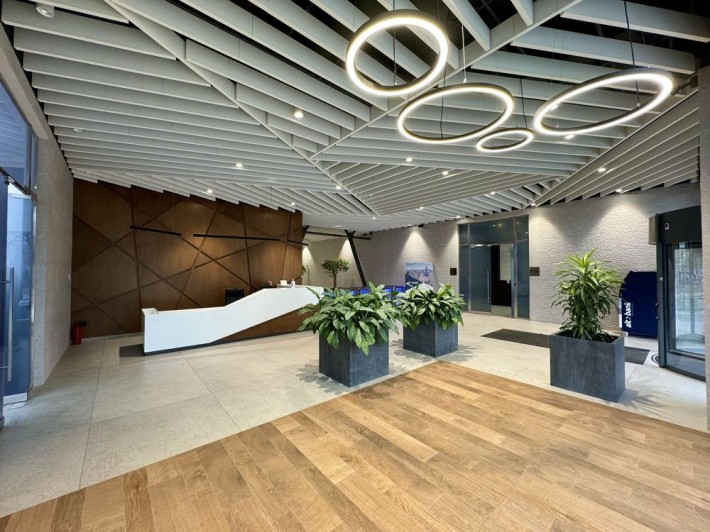 Новий, Сучасний ОФІС в БЦ, класу «А», на Угорській – 1 000 (м2) - фото 1