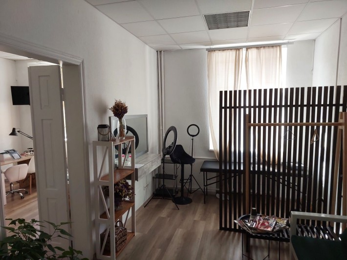 Без комиссии. Возле Цума, метро Театральная - фото 1