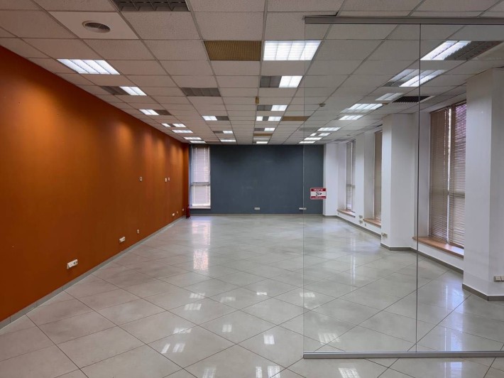 Здам в оренду офіс з автономним накопичувачем! Центр. вул. Барикадна - фото 1