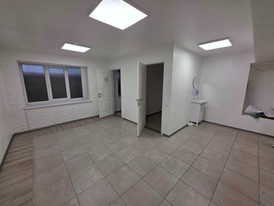 Оренда фасадного приміщення, Печерськ, 57м.кв. Від власника Киев