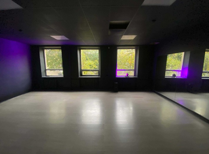 Зал 45 м для заходів, лекцій, тренінгів, презентацій м.Шулявська - фото 1