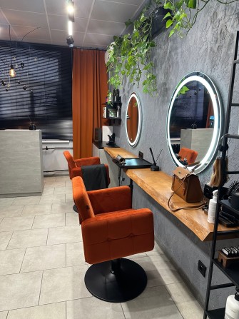 Робоче місце перукаря - фото 1