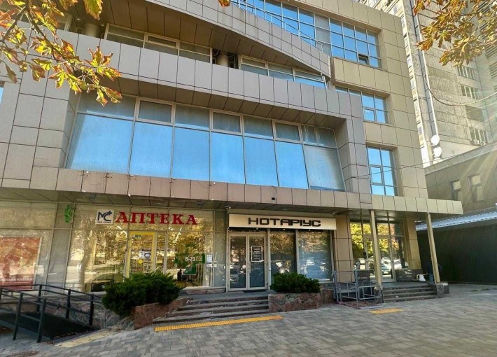 Оренда комерційного приміщення 260 м2 у центрі міста - фото 1