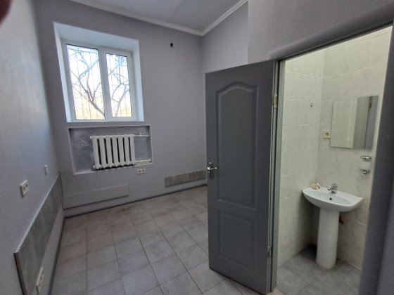 Без комиссии. 1 пов.Фасадний вхід.Свій санвузол