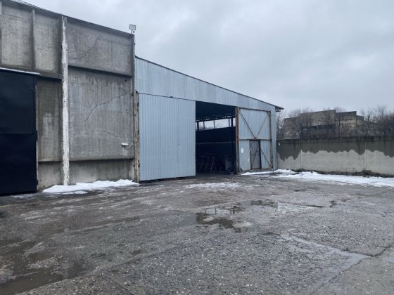 Cклад на лівому  березі. Караван.